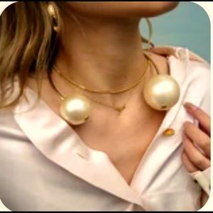 Beautiful Chanel pearl choker